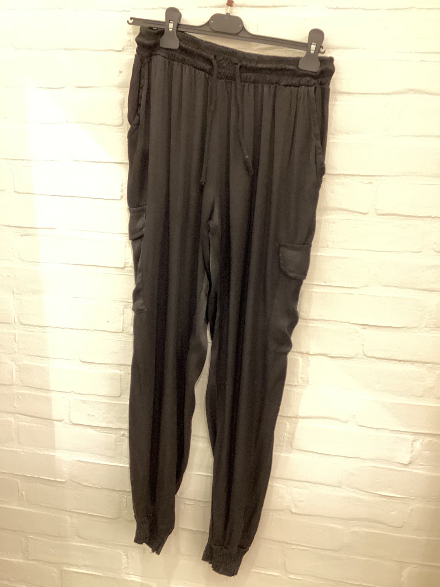 Satin cuffed cargo pants / Trousers